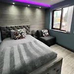 Modern Suites -5 Bedroom House- With Free Parking Birmingham City